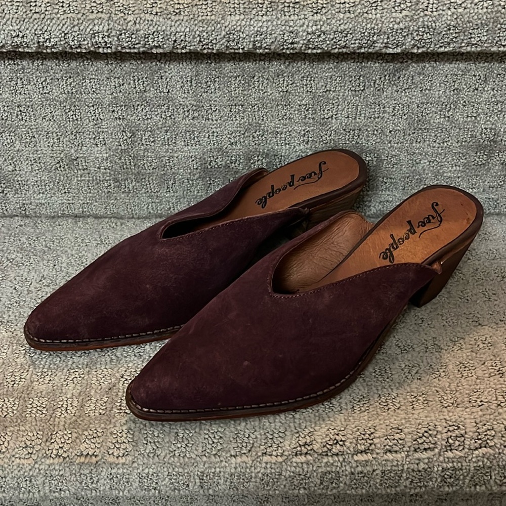 Free People healed v-neck maroon mules size 10